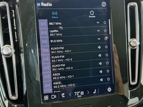 Used 2025 Volvo XC40 B5 Core image 21