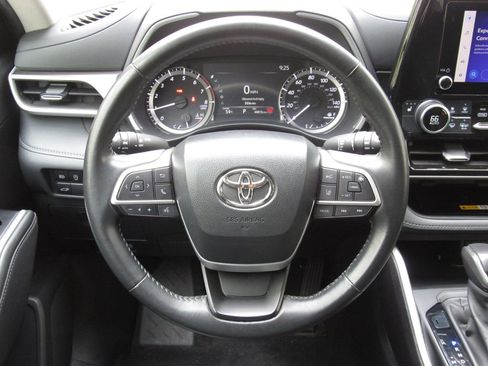 Used 2024 Toyota Highlander XLE AWD/4WD image 26