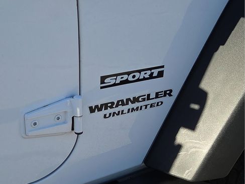 Used 2013 Jeep Wrangler Unlimited Sport image 7
