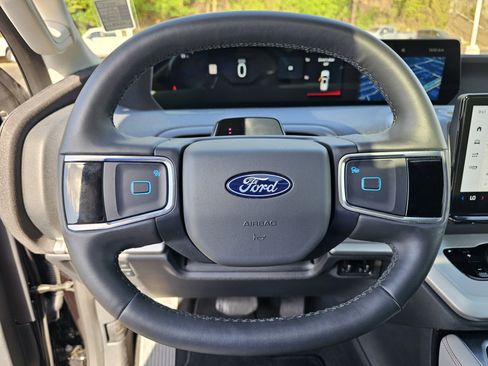 Used 2025 Ford Expedition Active image 21