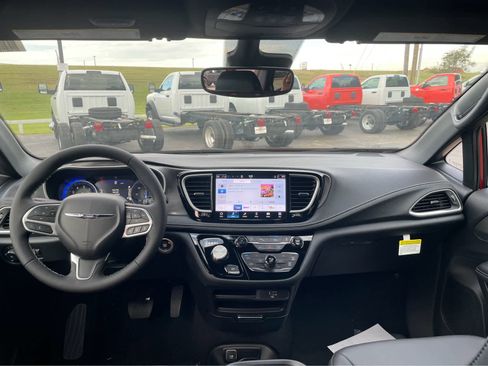 New 2026 Chrysler Pacifica Select image 20