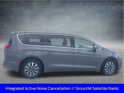 Used 2022 Chrysler Pacifica Touring-L