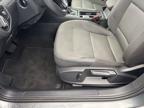 Used 2019 Volkswagen e-Golf SE w/ Driver Assistance Package image 32