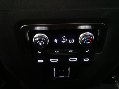 Used 2021 GMC Yukon XL Denali w/ Denali Ultimate Package AWD/4WD image 25