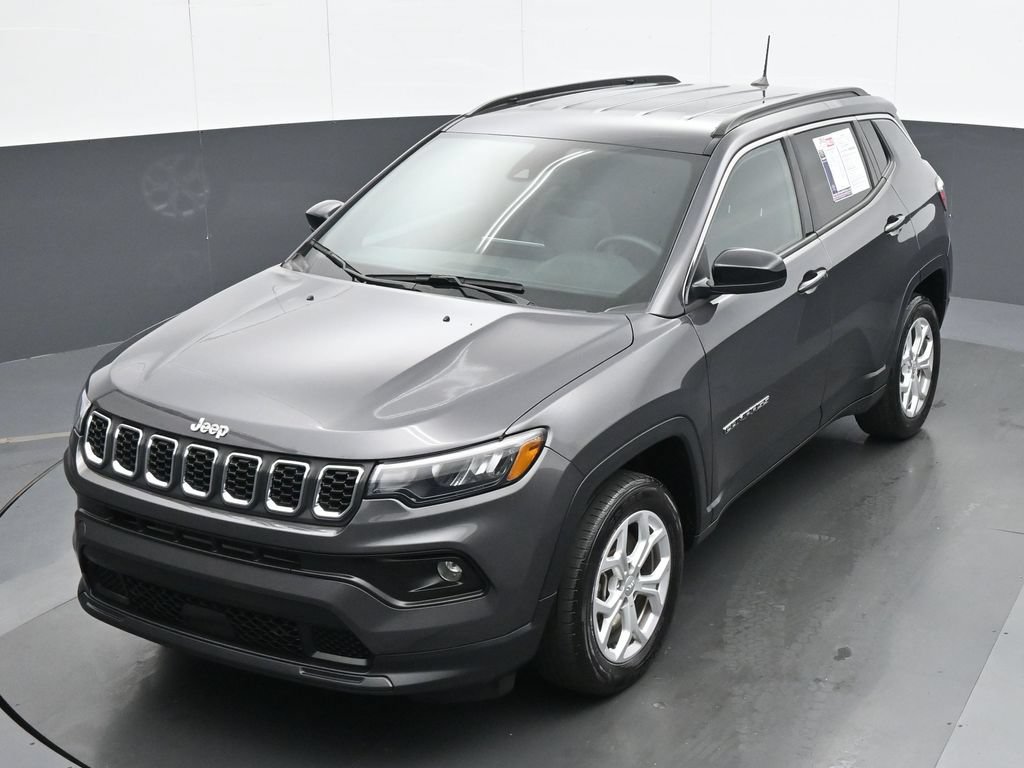 Used 2024 Jeep Compass Latitude AWD/4WD image 16