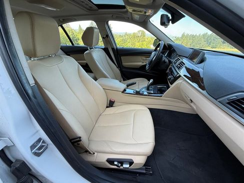 Used 2017 BMW 320i Sedan image 10