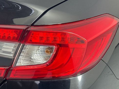 Used 2018 Honda Accord Sport image 29