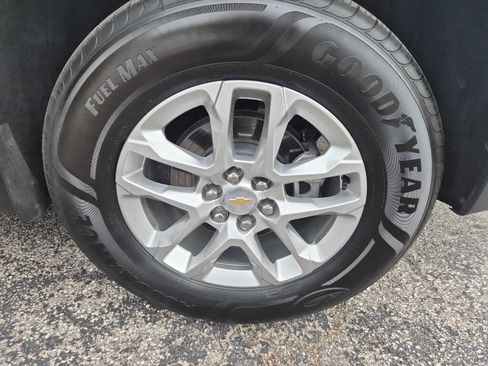 Used 2023 Chevrolet Traverse LS w/ Safety Package image 15