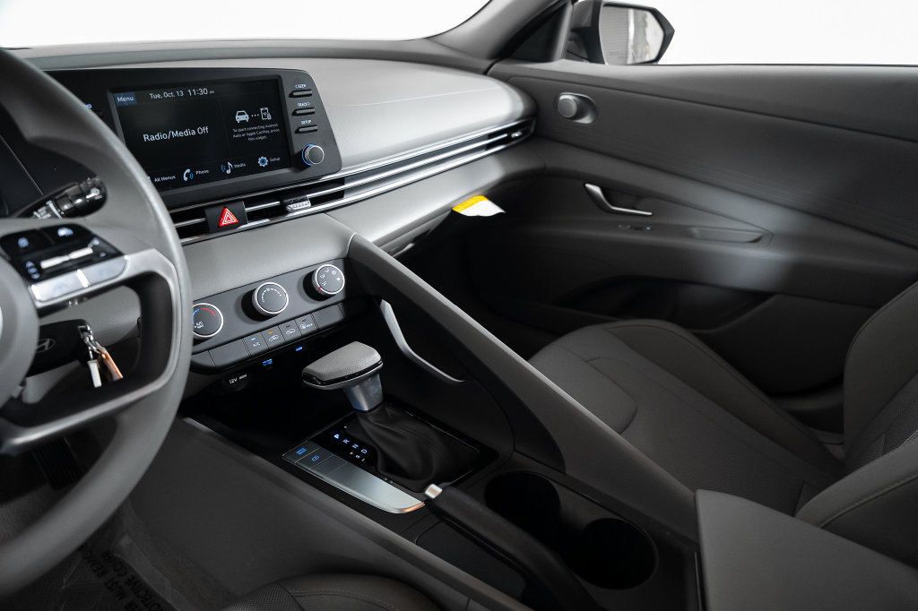 Certified 2026 Hyundai Elantra SE FWD image 27