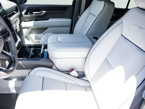 New 2026 GMC Yukon Denali w/ Sun & Power Step Package AWD/4WD image 8