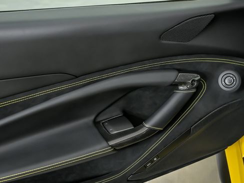 Used 2021 Ferrari F8 Tributo RWD image 20