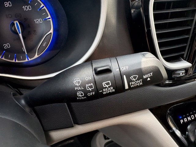 Used 2024 Chrysler Pacifica Touring-L FWD image 36