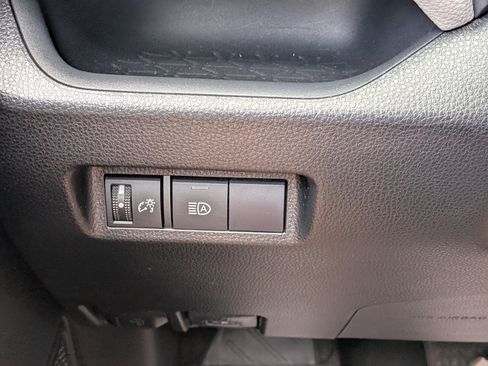 Used 2019 Toyota RAV4 XLE FWD image 24