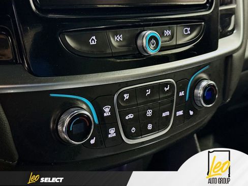 Used 2023 Chevrolet Traverse LT FWD image 18