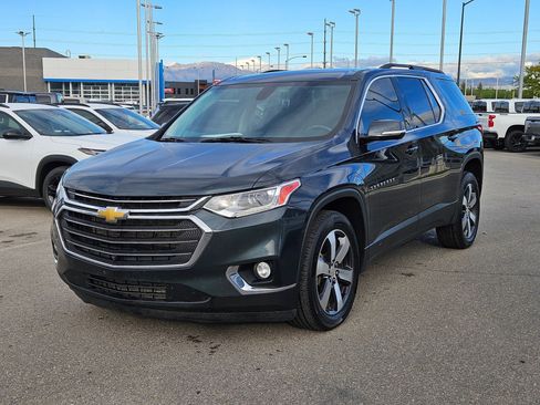 Used 2020 Chevrolet Traverse LT w/ LT Premium Package AWD/4WD image 8