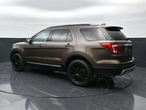 Used 2016 Ford Explorer XLT w/ Equipment Group 202A AWD/4WD image 7