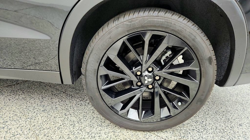 Used 2025 Mitsubishi Outlander SEL Black Edition AWD/4WD image 9