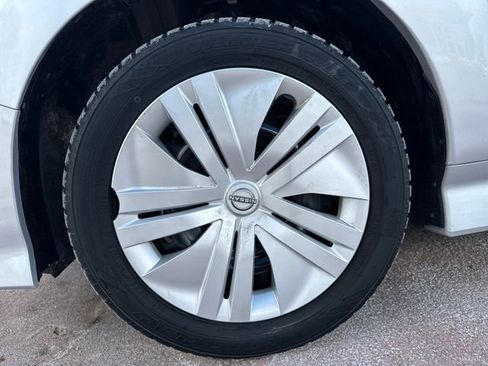 Used 2025 Nissan Leaf S image 27