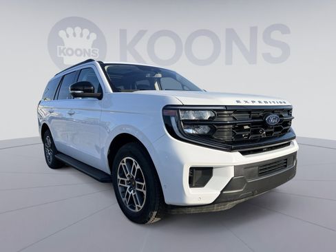 Used 2025 Ford Expedition Active AWD/4WD image 18