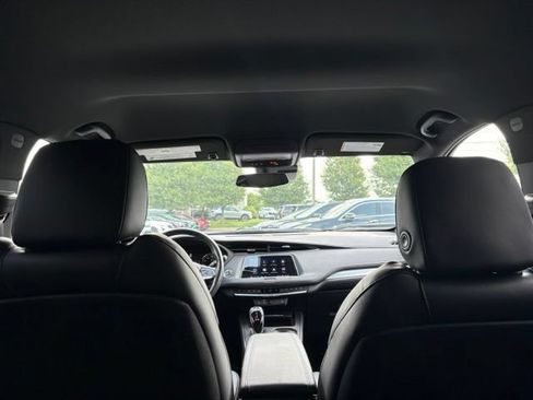 Used 2021 Cadillac XT4 Premium Luxury w/ Cold Weather Package FWD image 8