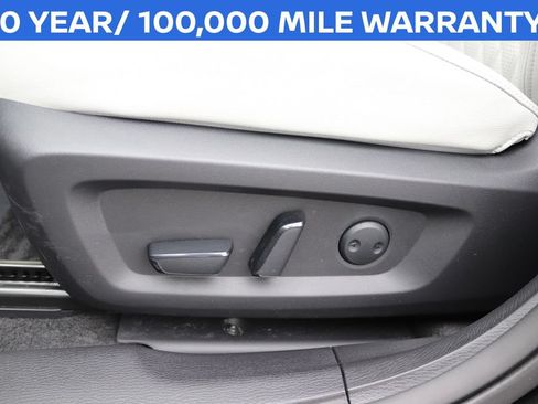 Used 2025 Mitsubishi Outlander AWD image 27