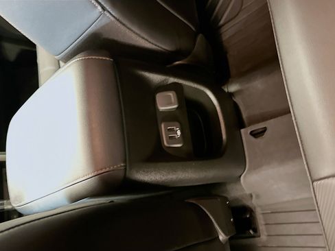 Used 2022 GMC Canyon AT4 image 27