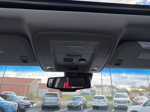 Used 2020 Chevrolet Suburban Premier image 27