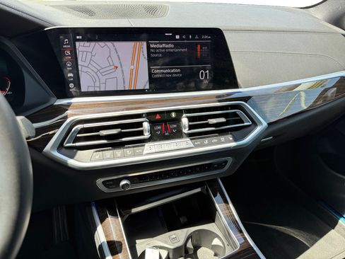 Used 2021 BMW X5 xDrive40i w/ M Sport Package AWD/4WD image 12