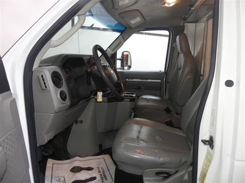Used 2019 Ford E-450 and Econoline 450 Super Duty w/ Power Windows & Locks Group image 17