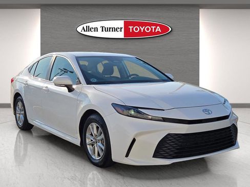 Used 2025 Toyota Camry LE FWD image 1