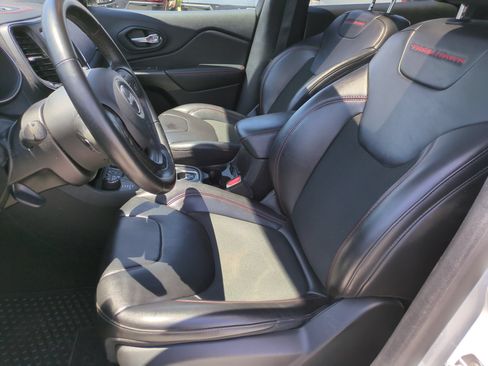 Used 2021 Jeep Cherokee Trailhawk w/ Sun, Sound & Nav Group AWD/4WD image 16