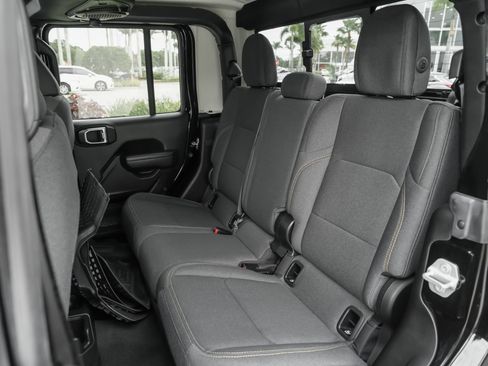 Used 2024 Jeep Gladiator Sport AWD/4WD image 34