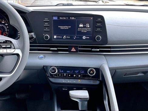 Used 2023 Hyundai Elantra SEL w/ Cargo Package image 9