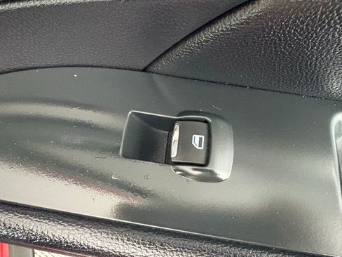 Used 2018 Ford Explorer XLT w/ Equipment Group 201A FWD image 33