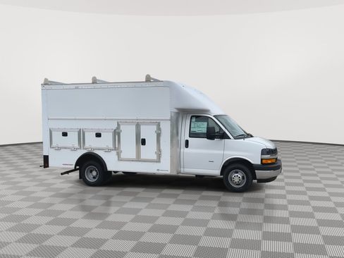 New 2026 Chevrolet Express 3500 w/ Power Convenience Package RWD image 32