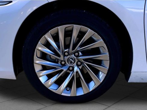 Used 2023 Lexus ES 300h w/ Luxury Package image 11