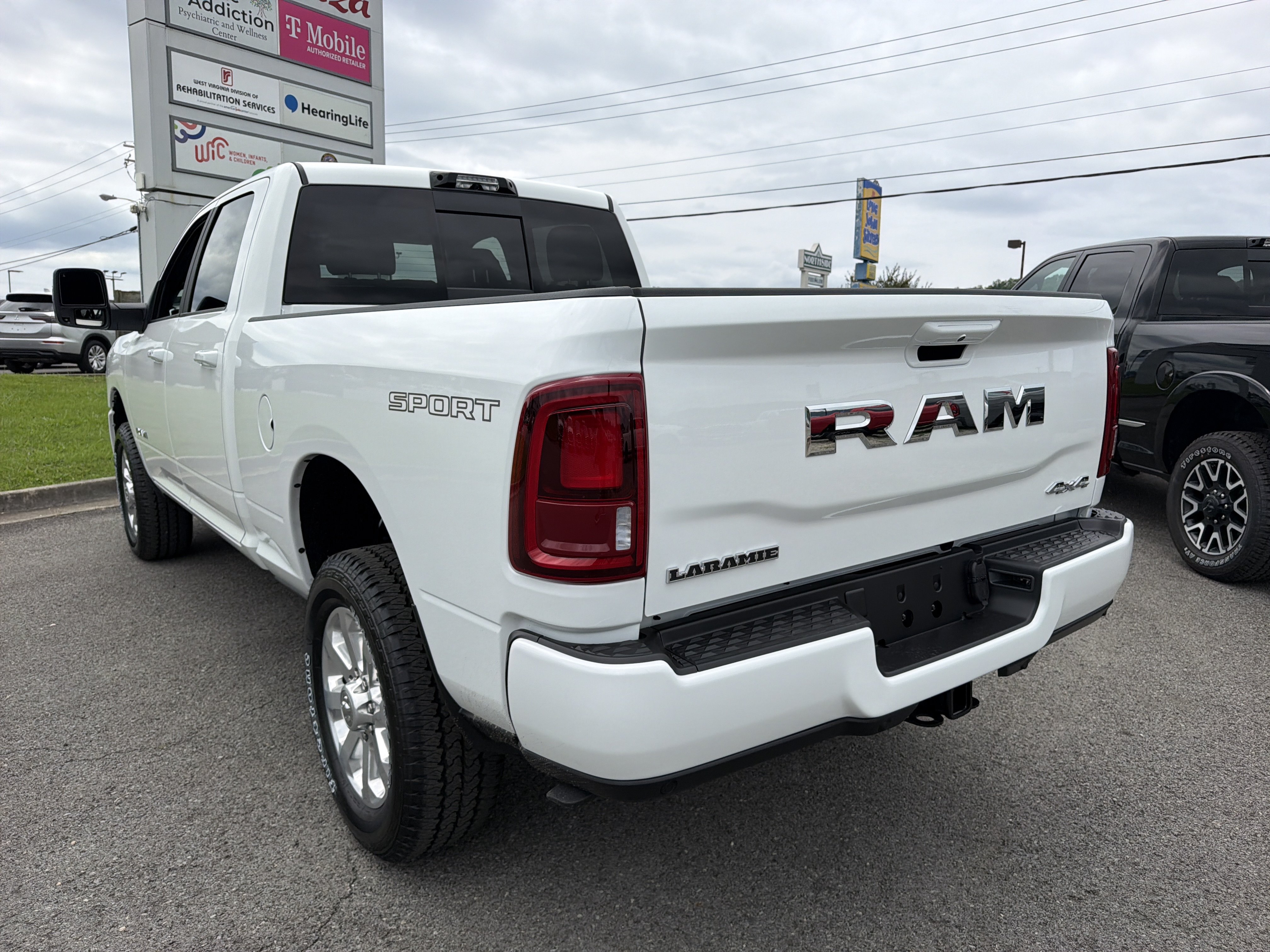 New 2026 RAM 2500 Laramie w/ Sport Appearance Package AWD/4WD image 9