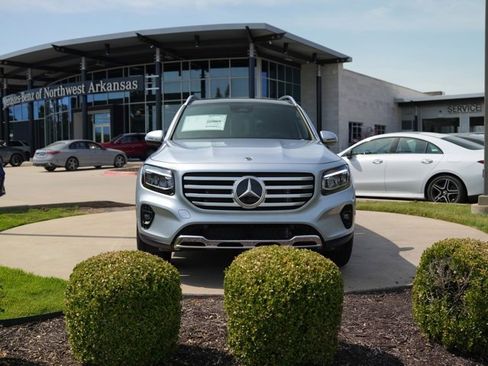 Used 2026 Mercedes-Benz GLB 250 4MATIC image 2