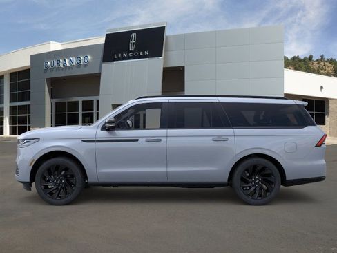 New 2026 Lincoln Navigator L Reserve w/ Jet Appearance Package AWD/4WD image 3