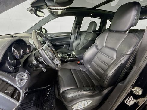 Used 2016 Porsche Cayenne Turbo AWD/4WD image 5