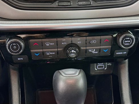 Used 2025 Jeep Compass Limited AWD/4WD image 23