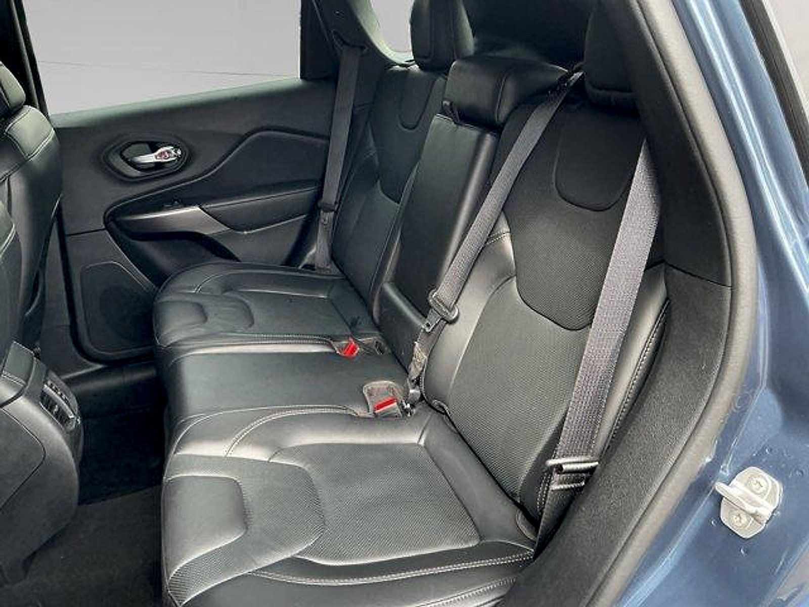 Used 2020 Jeep Cherokee Limited AWD/4WD image 13