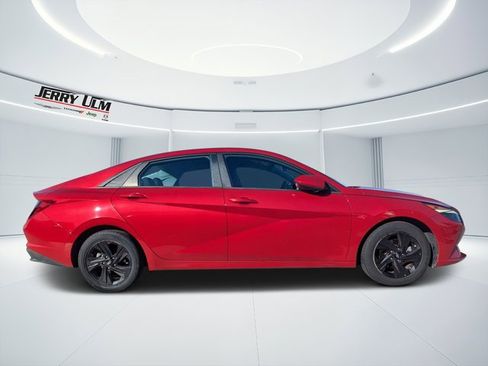 Used 2021 Hyundai Elantra SEL w/ Convenience Package image 2