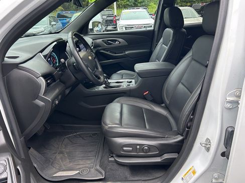 Used 2023 Chevrolet Traverse LT w/ LT Premium Package AWD/4WD image 14