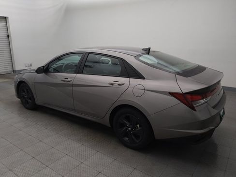 Used 2022 Hyundai Elantra SEL w/ Convenience Package image 3