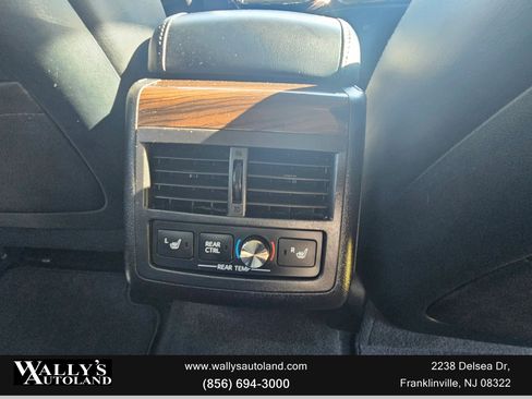 Used 2015 Toyota Avalon Limited image 24