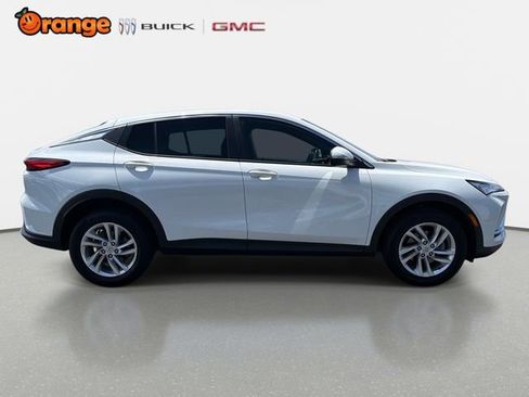 Used 2024 Buick Envista Preferred FWD image 2