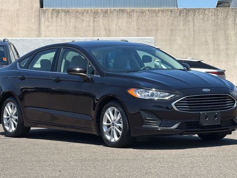 Used 2020 Ford Fusion SE FWD image 5