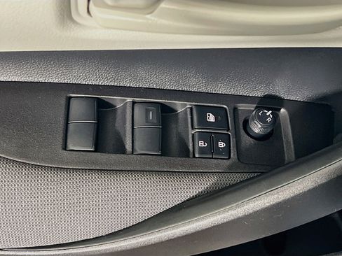 Used 2025 Toyota Corolla LE FWD image 15