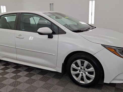 Used 2022 Toyota Corolla LE image 6